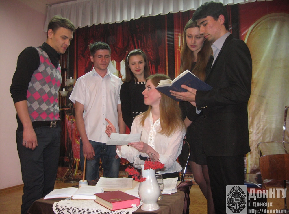 Исполнители литературно-художественной композиции