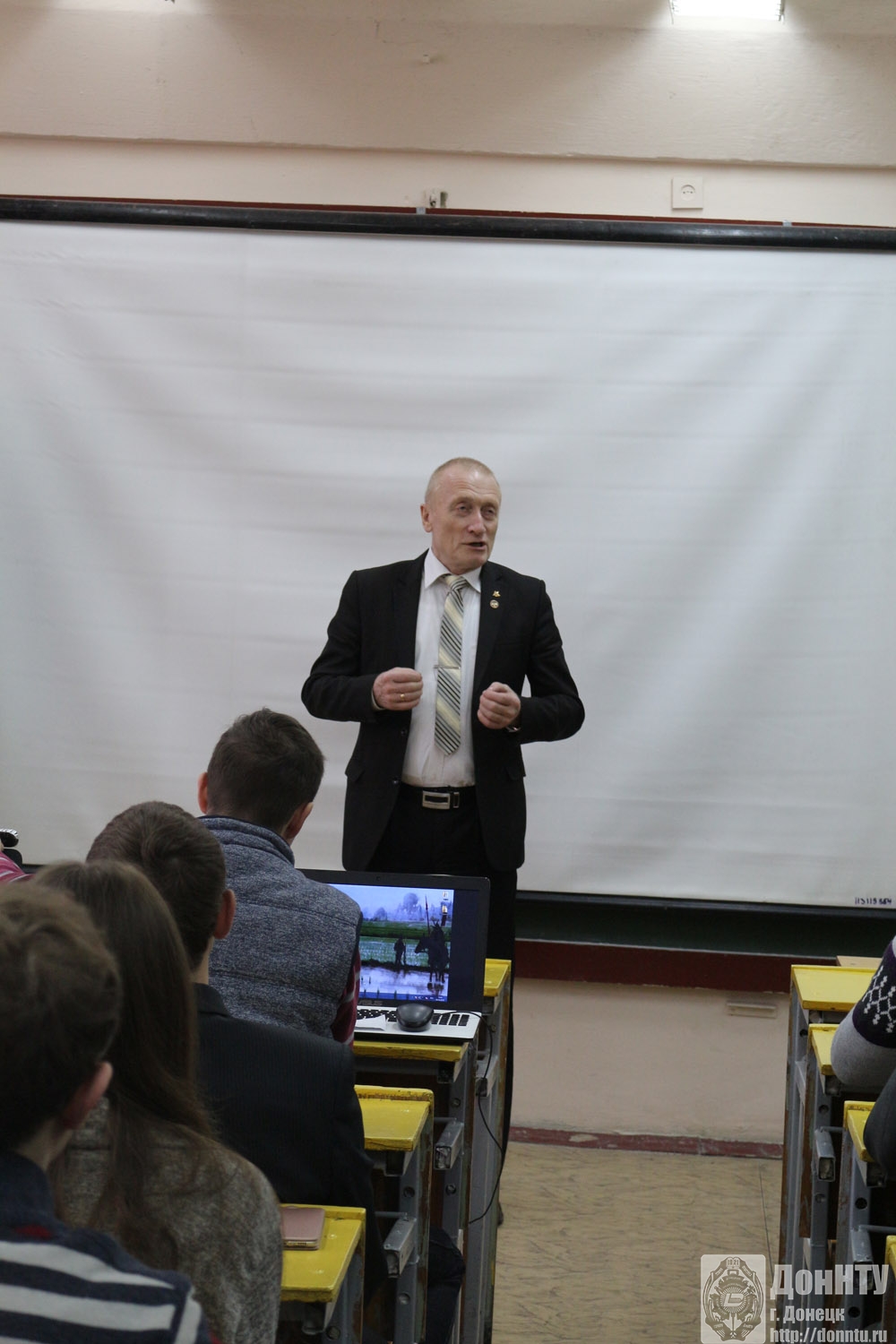 Форум открывает ректор К. Н. Маренич 