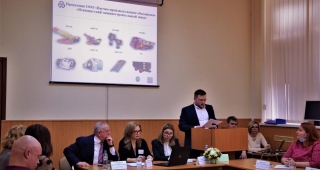 Доклад читает В.Ю. Мурай