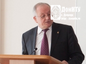 С докладом выступает А. Я. Аноприенко