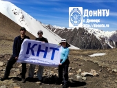 На перевале Муху. Третья слева - О.Ю. Чередникова 