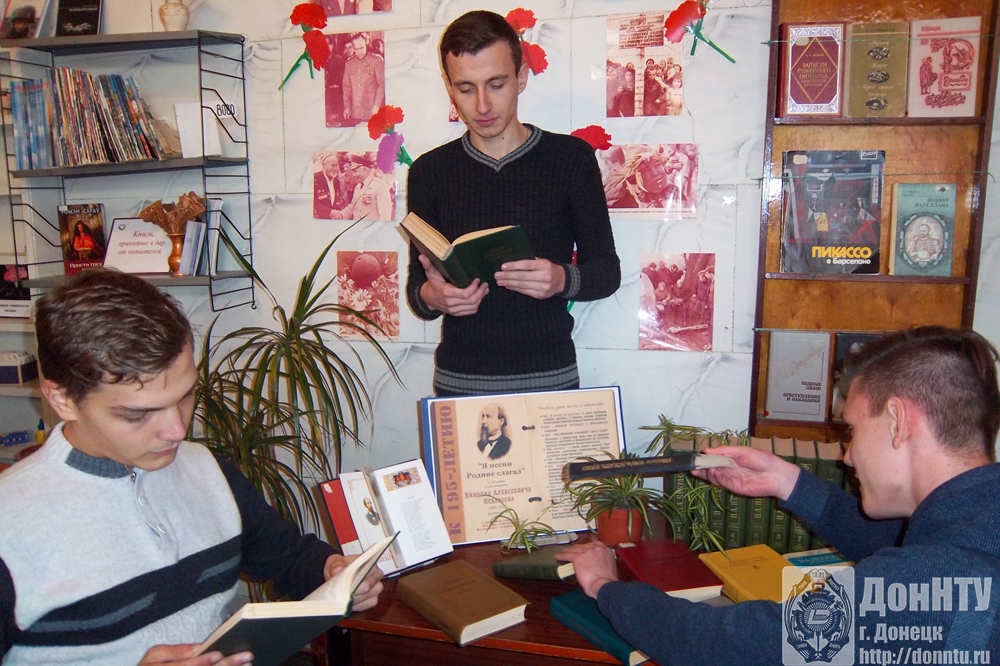 Книжная выставка «Я песни Родине слагал»