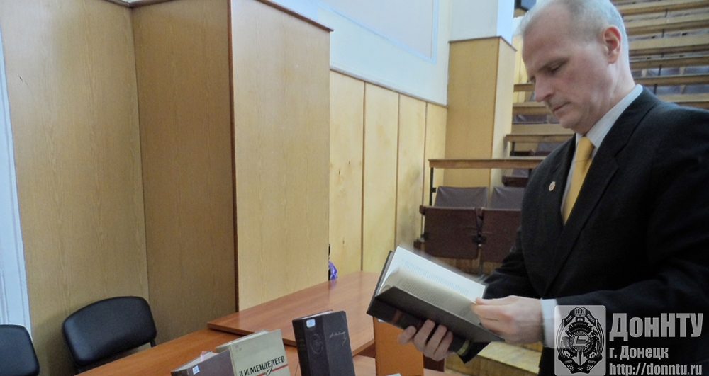 Джура Сергей Георгиевич — кандидат технических наук, доцент кафедры электроснабжения промышленных предприятий и городов