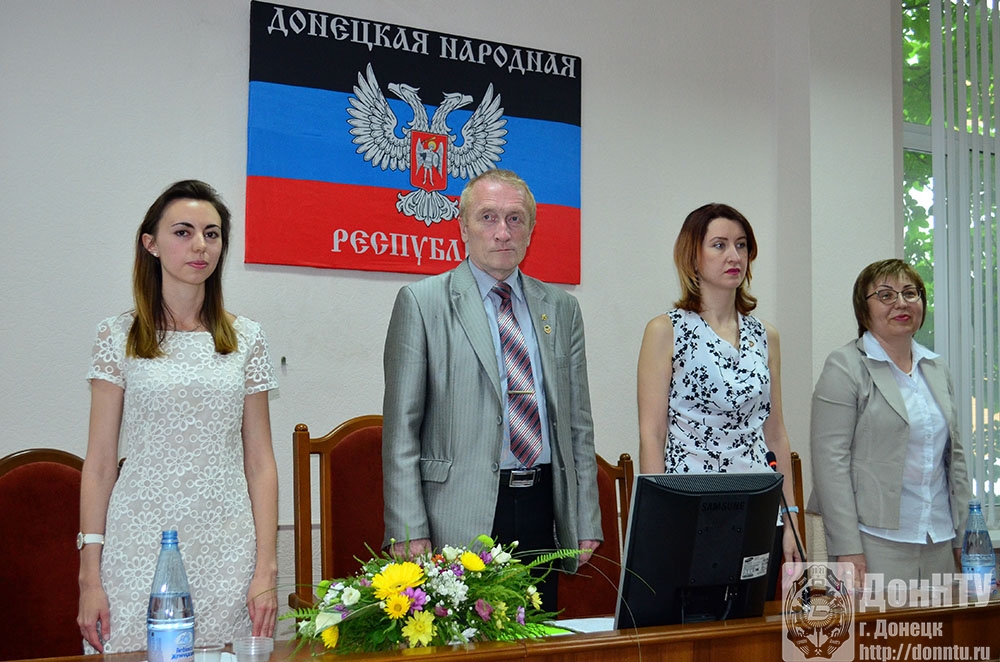 Торжественное собрание открывает К. Н. Маренич