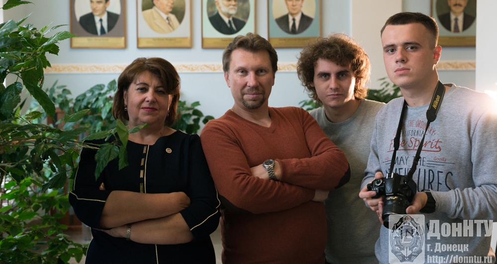 Авторы проекта со съемочной группой