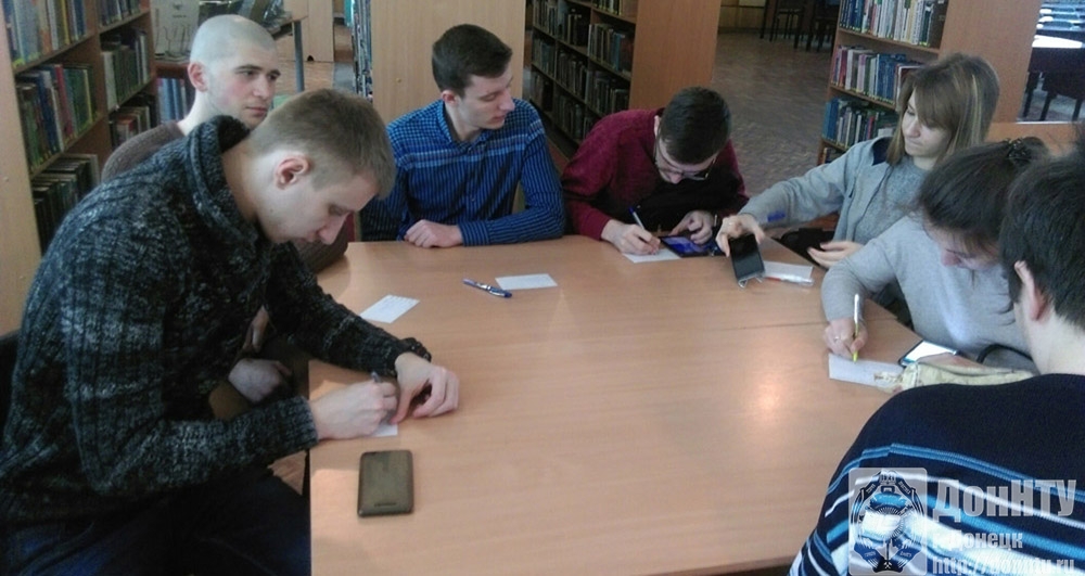 Участники дискуссионного клуба – студенты групп: ПИ-16б, ИС-16, Ш-16, УПЭТ-16, ФИР-17 