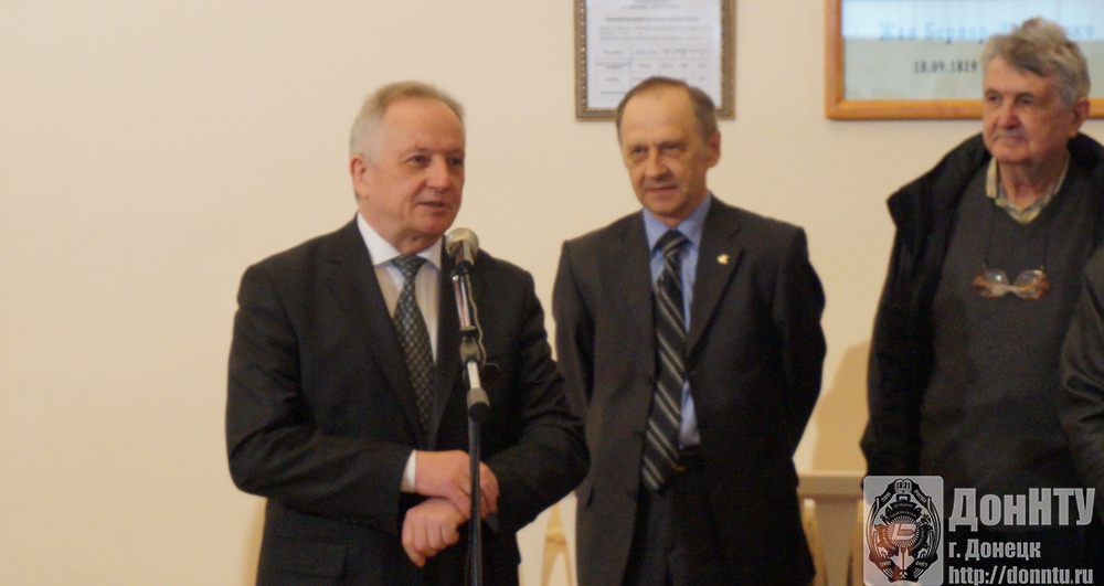  Выступает заместитель Министра образования и науки ДНР А. Я. Аноприенко