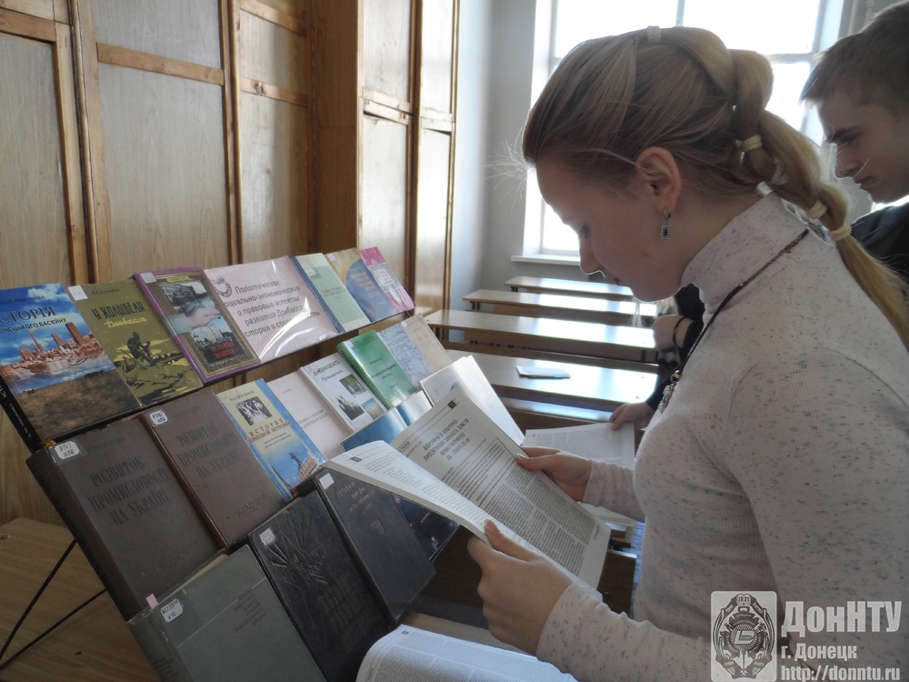 Студенты первого курса ФКНТ ДонНТУ