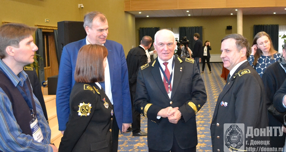 В. С. Литвиненко и представители горного факультета ДонНТУ