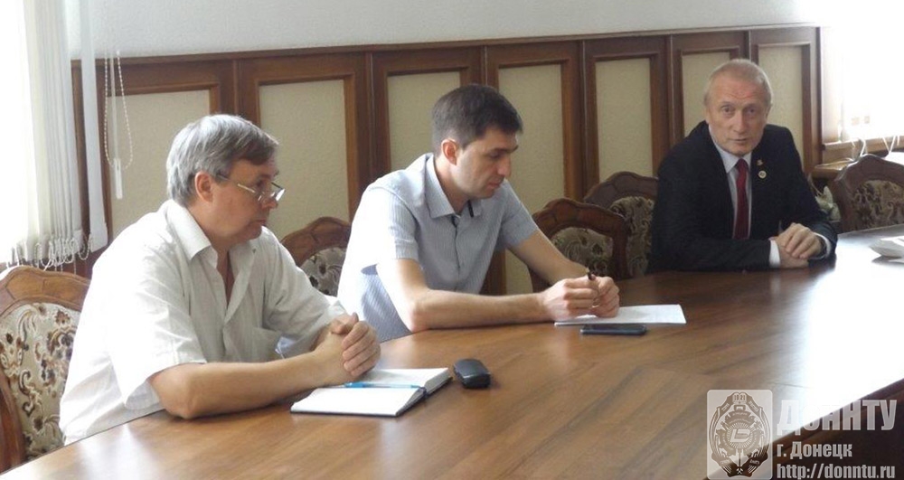 Слева направо: С. А. Хлопков, К. Г. Климов, К. Н. Маренич