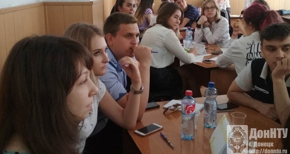 Работа команд над творческим заданием 