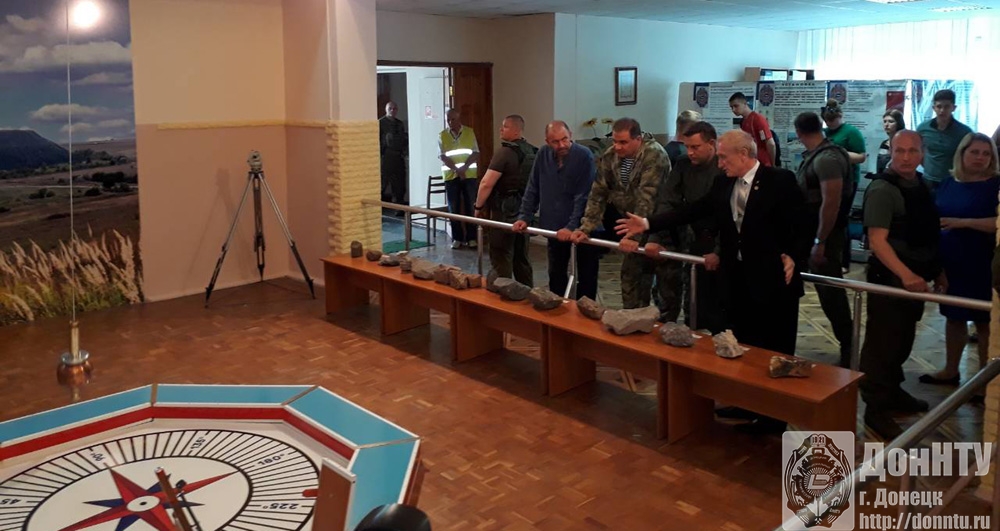 Руководители ДНР знакомятся с маятником Фуко