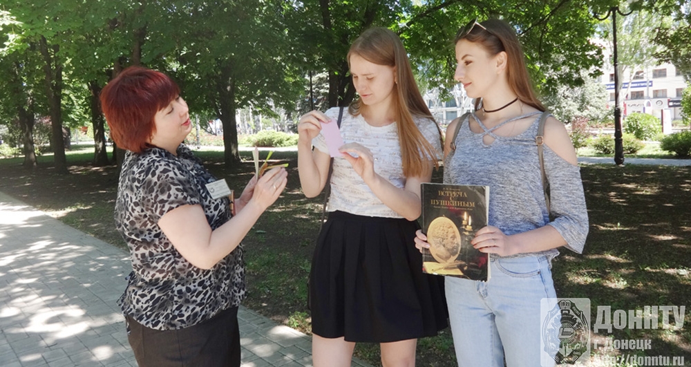  Участники викторины «Под шелест пушкинских страниц»