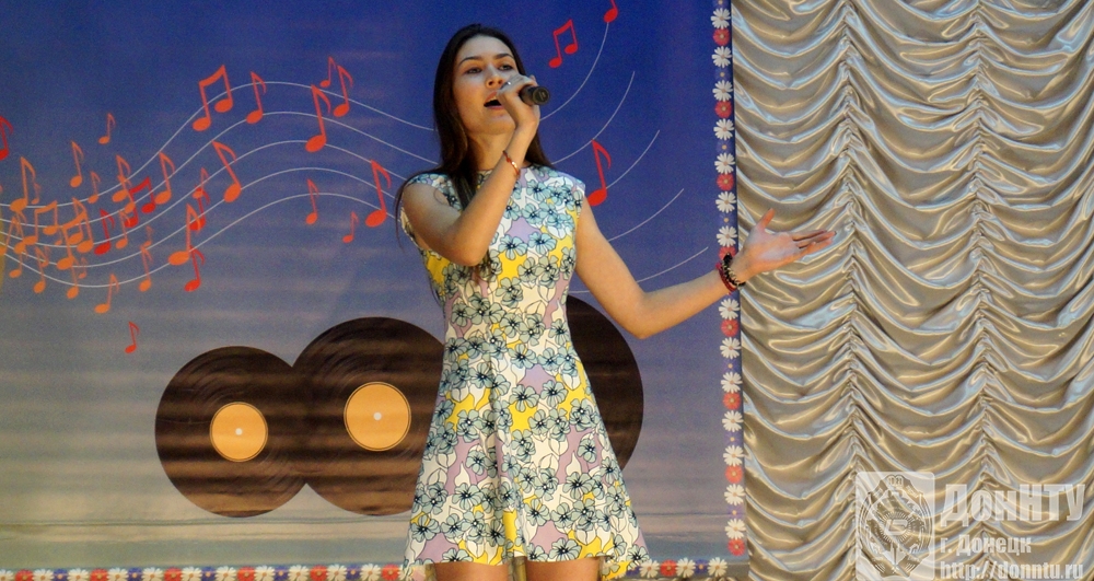 Выступает Е. Закамаркина