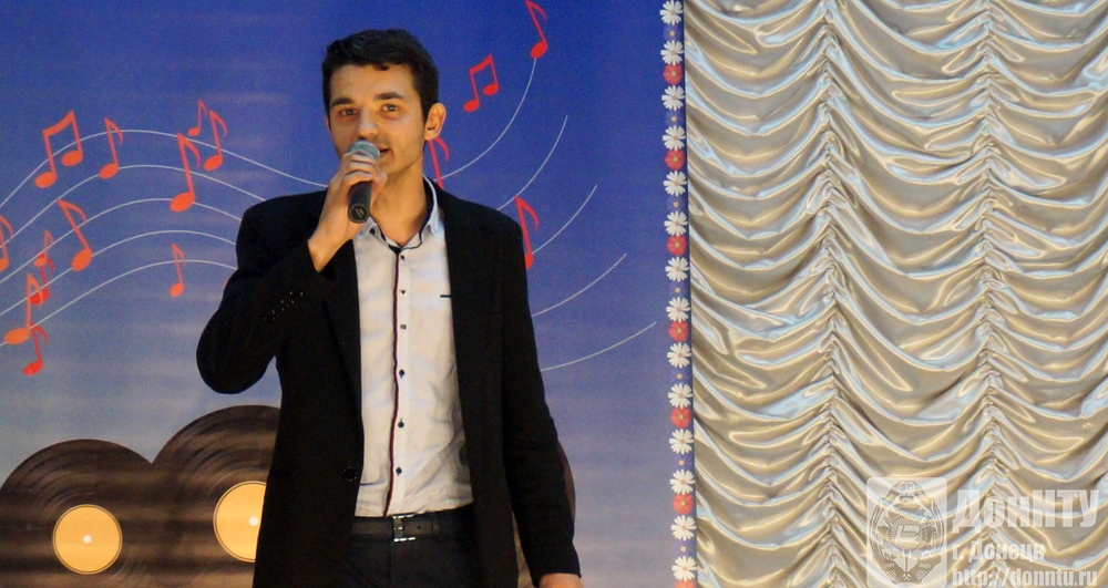 Поет Д. Лисица