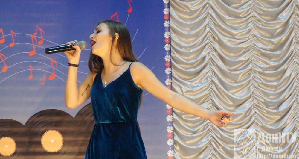 Победительница прошлого фестиваля Е. Алымова