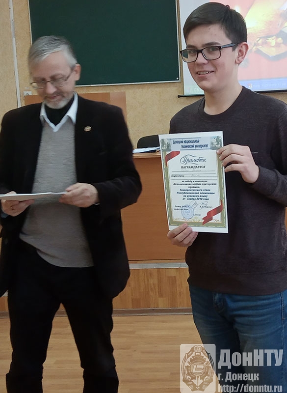 Награждается М. Олейник