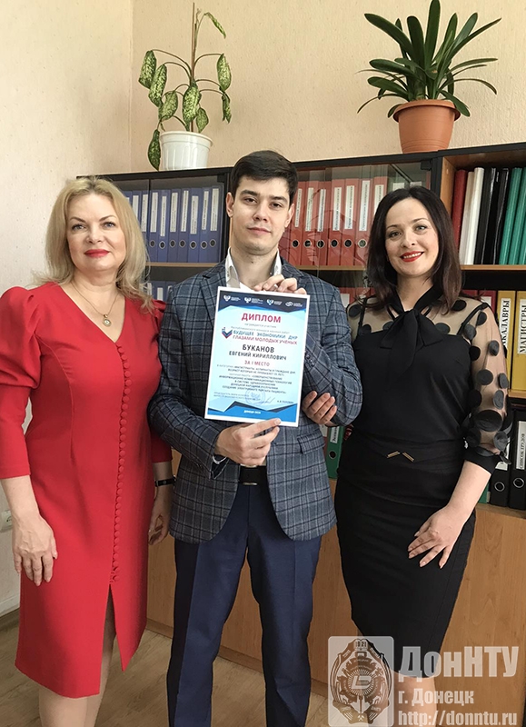 Завкафедрой МХП О. Н. Шарнопольская, Е. К. Буканов и Е. Г. Курган