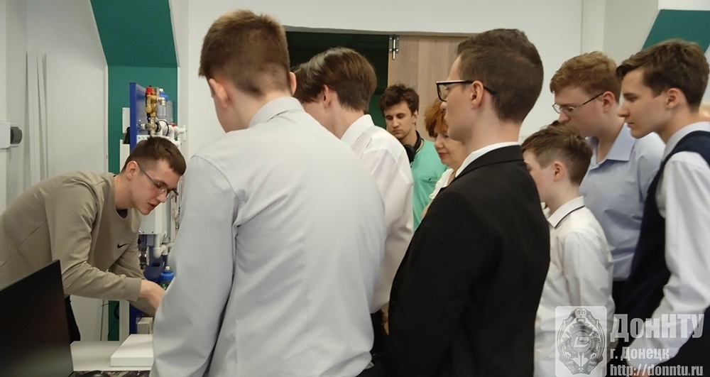 Студент гр.ЭН-23 Колесниченко Евгений удивил платформенным левитроном