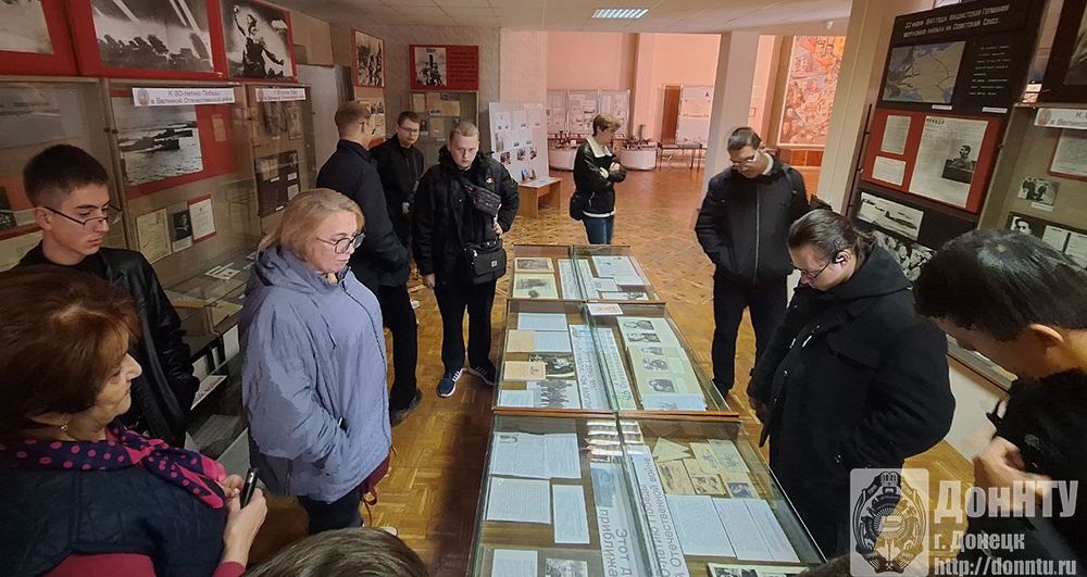 У экспонатов У экспонатов