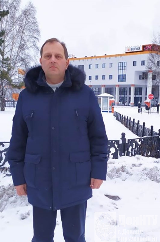 У центрального офиса комбината