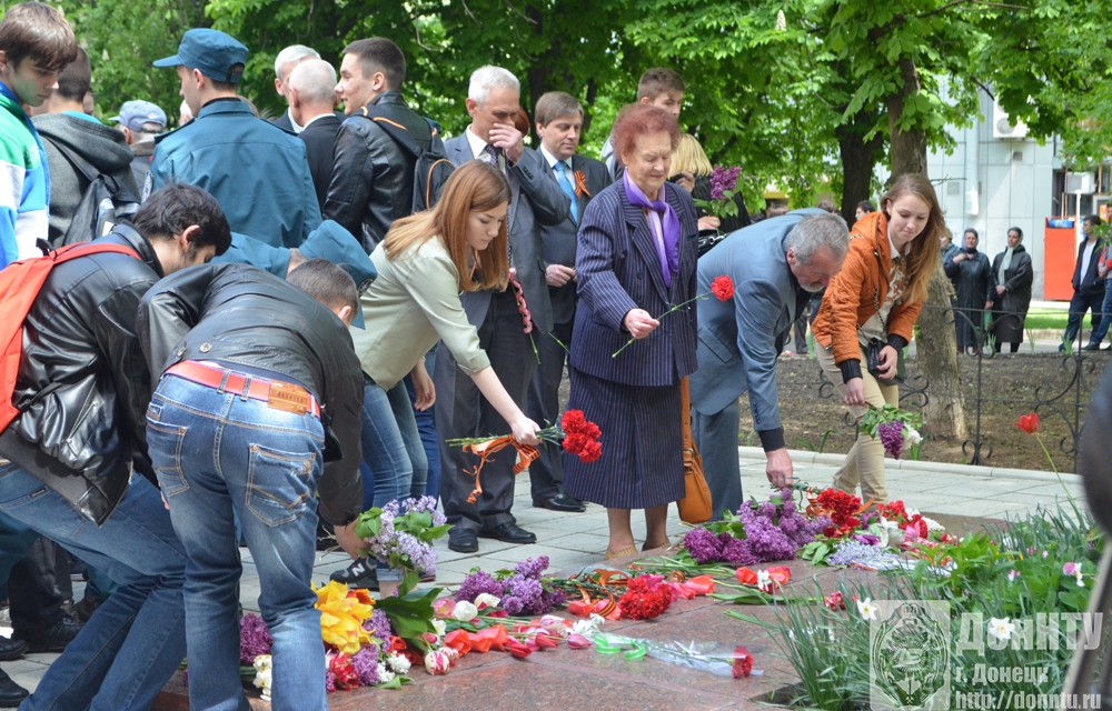 Возложение цветов