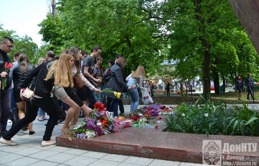 Возложение цветов