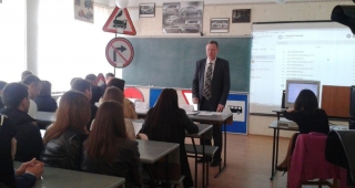 Выступает завкафедрой «Транспортные технологии» доцент А. Н. Дудников