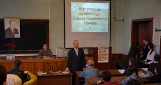 Доцент С. Г. Джура открывает мероприятие