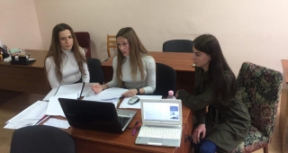 Студентки Гладкова, Прохорова, Кичун
