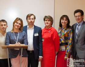 На переднем плане доцент А. О. Коломыцева