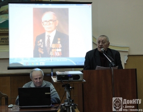 Выступает проректор И. П. Навка