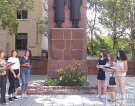Литературная викторина ко Дню освобождения Донбасса «Не забыть нам эту дату»