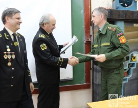 Награждение почетной грамотой студента гр. ВДзскс-16 С. Закурдаева