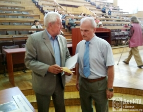Навка Илья Павлович, проректор по научно-педагогической работе ДонНТУ и Джура Сергей Георгиевич, доцент каф. электроснабжения промышленных предприятий и городов ЭТФ ДонНТУ