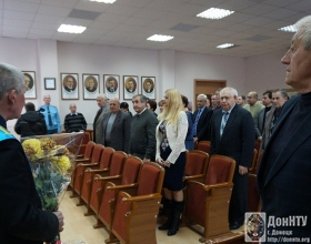 Звучит гимн ДонНТУ