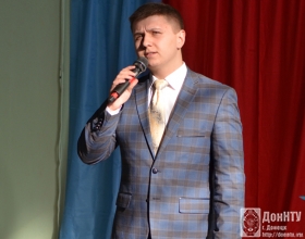 Поет А. Серобян