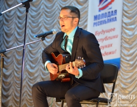 Ю. Блажис, участник вокального конкурса