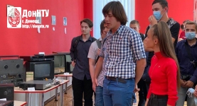 А. Ратьев проводит экскурсию